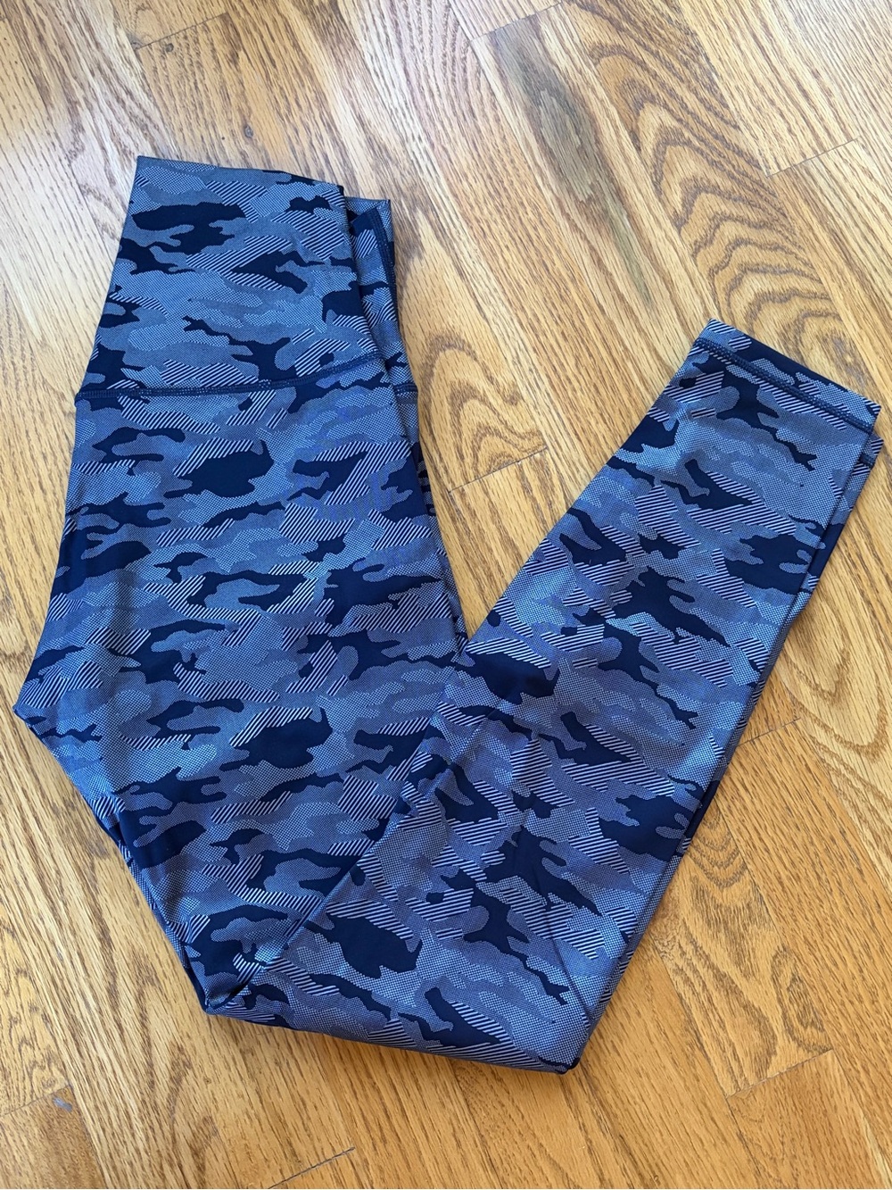 ZYIA Silver Camo Supreme Hi-Rise 7/8 24" | Size 4 | NWT - Picture 4 of 9